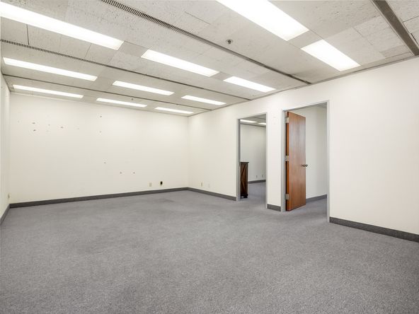 Office Space Available in Excellent Condition & Move-In Ready : 1221 Van Ness Ave, Fresno, CA 93721